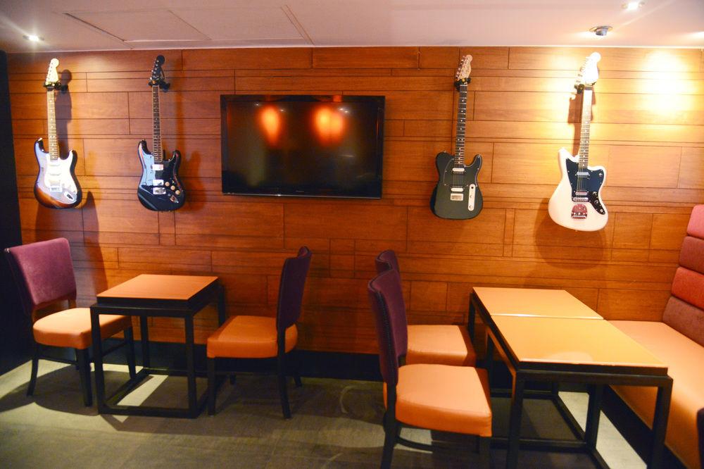 Hard Rock Hotel Goa Calangute Exteriör bild The interior of a typical Hard Rock Cafe
