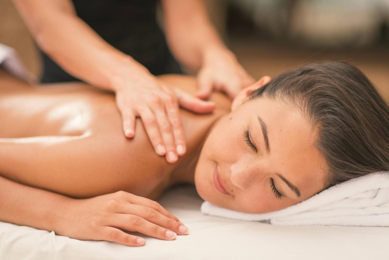 Hard Rock Hotel Goa Calangute Exteriör bild Massage