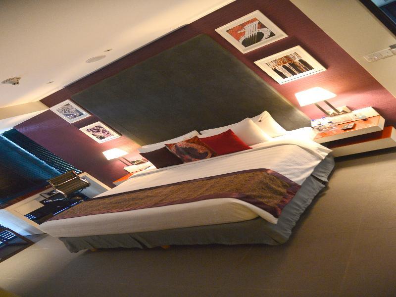 Hard Rock Hotel Goa Calangute Exteriör bild A bedroom at the hotel