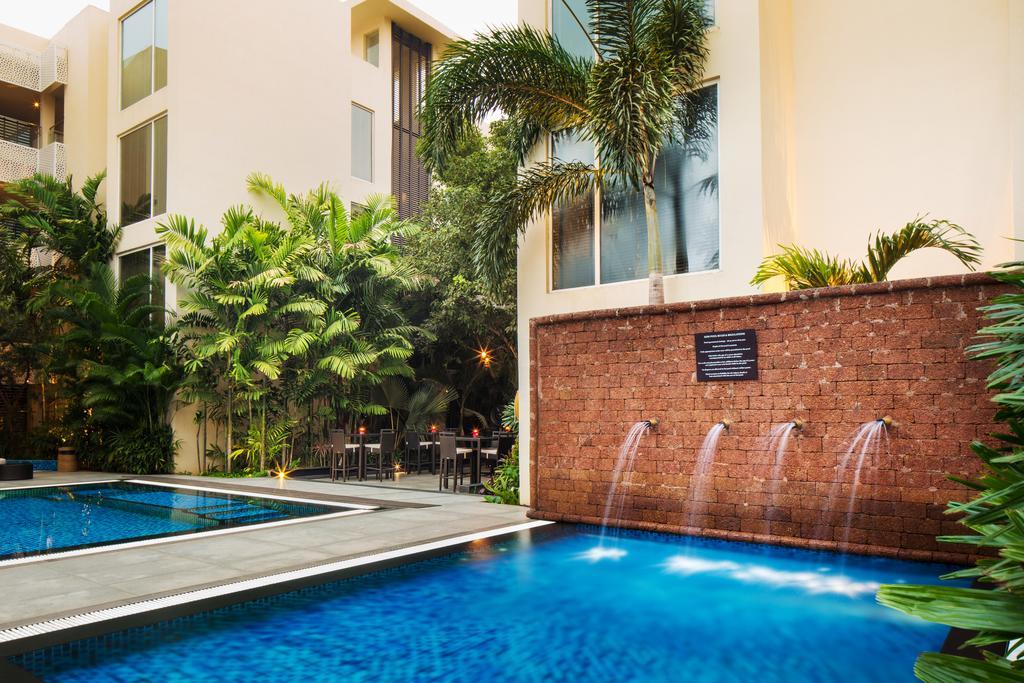 Hard Rock Hotel Goa Calangute Exteriör bild The swimming pool at the hotel