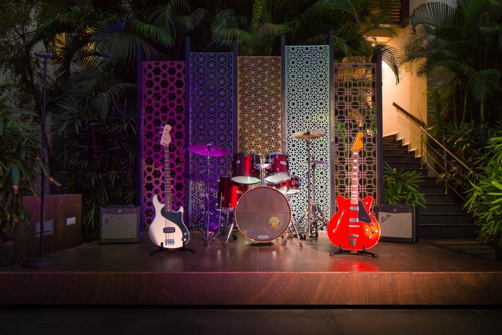 Hard Rock Hotel Goa Calangute Exteriör bild The stage at the hotel's lobby