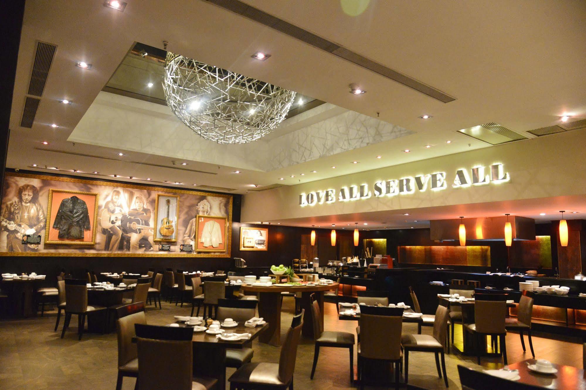 Hard Rock Hotel Goa Calangute Exteriör bild Interior of the restaurant