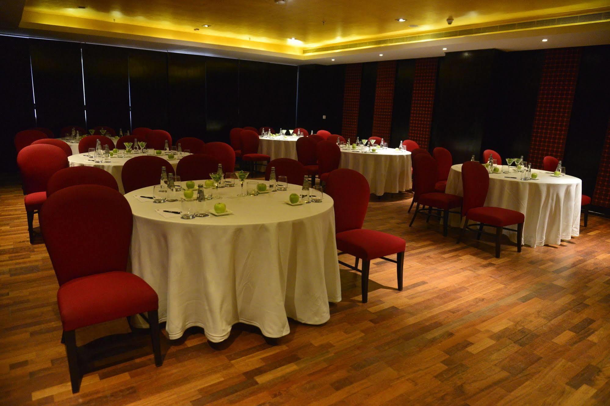Hard Rock Hotel Goa Calangute Exteriör bild The interior of the restaurant